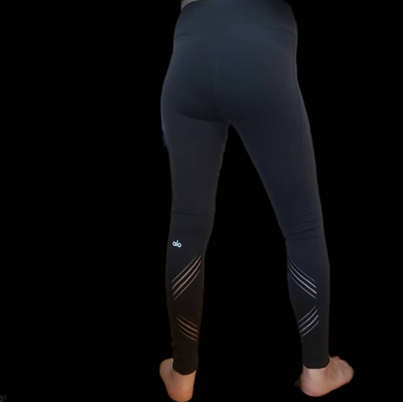 ALO Yoga multi legging black color . - Picture 2 of 12